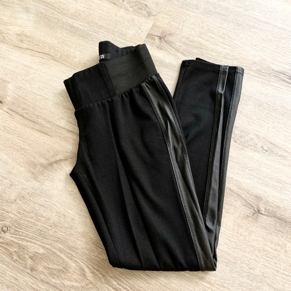Apt.9 black thick leggings w leather sides XS